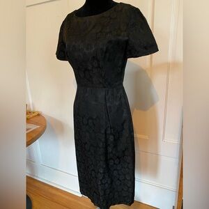 1960s vintage black daisy pattern mod dress. Size Small.